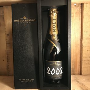 Mot et Chandon Grande Vintage Collection 2002 i trske