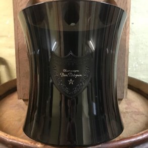 Dom Perignon Champagnekler Magnum sort plast ny.