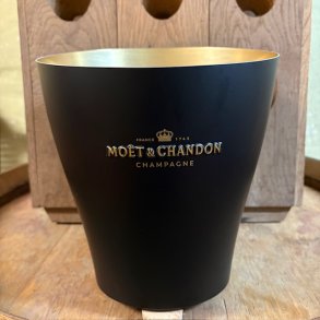 Mot et Chandon Champagnekler sort metal. 