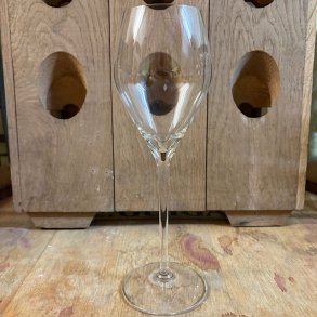 Krug / Riedel Champagneglas med logo. Model Joseph. Brugtmoms.