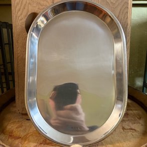 Krug Bakke Metal med Vinr�nker. Brugt med brugsspor.