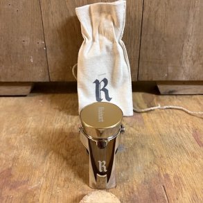 Dom Ruinart Champagnmeprop i pose. Ny.