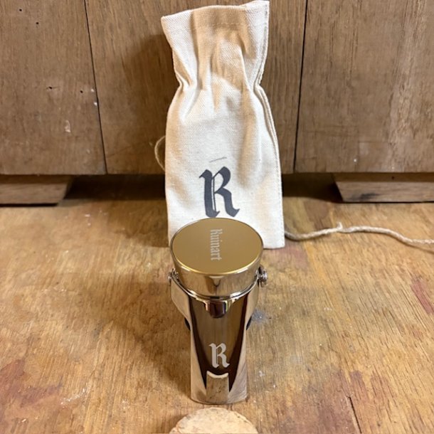 Dom Ruinart Champagnmeprop i pose. Ny.