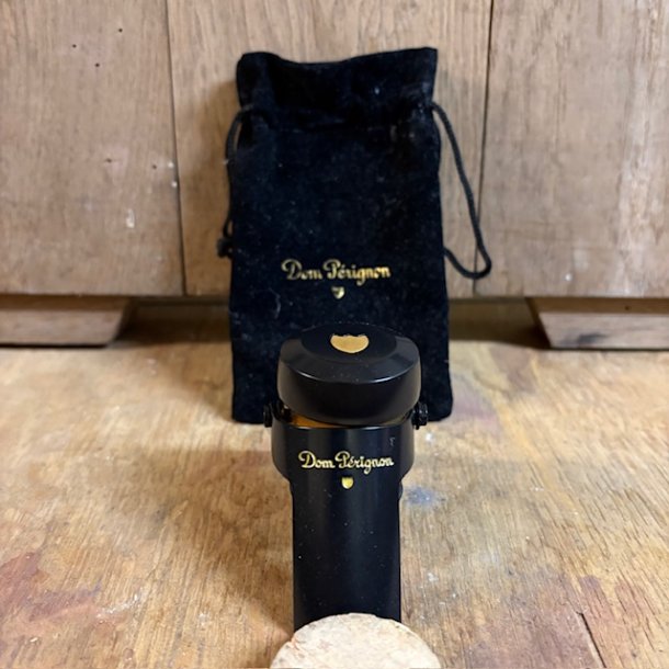 Dom Perignon Champagneprop i pose. Ny.
