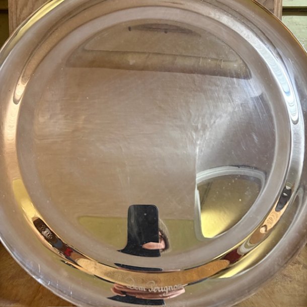 Dom Perignon Bakke Metal. Brugt med brugsspor.