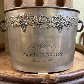 Mo�t et Chandon Champagnek�ler, Tin. Brugt med patina.