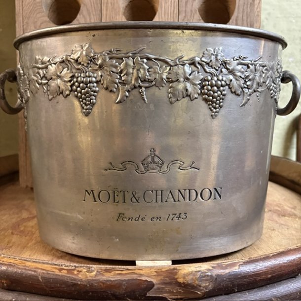 Mo�t et Chandon Champagnek�ler, Tin. Brugt med patina.
